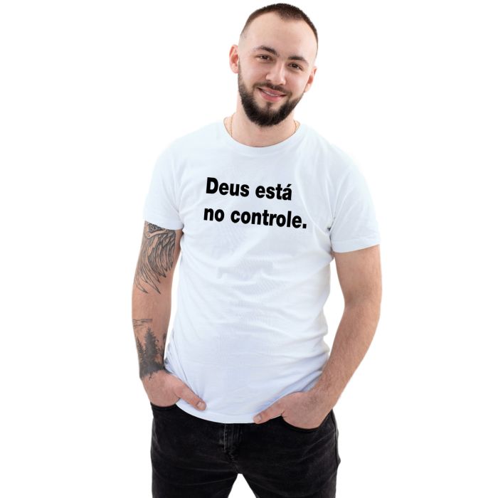 Camiseta Deus Está No Controle Estampa Personalizada