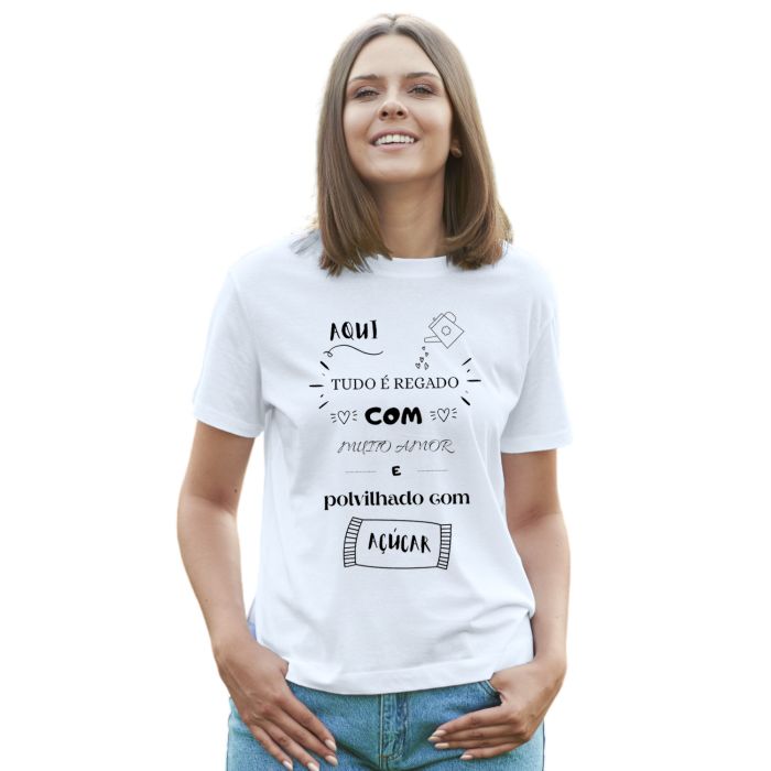 Camiseta Aqui Tudo Regado Com Muito Amor Personalizada