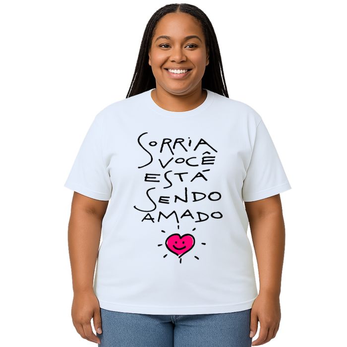 Camiseta Sorria Você Está Sendo Amado Personalizada