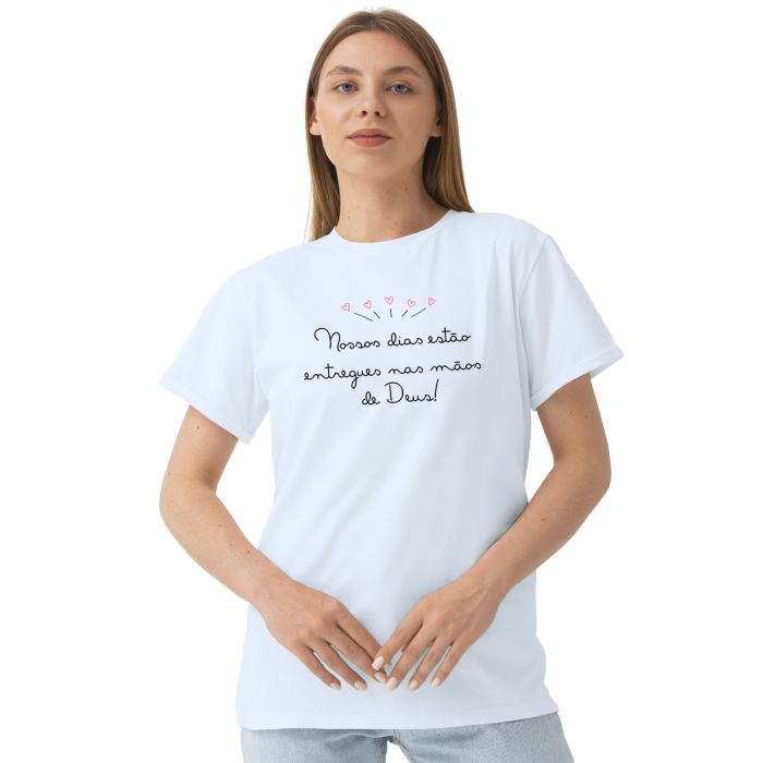 Camiseta Nossos Dias Estão Entregues a Deus Personalizada