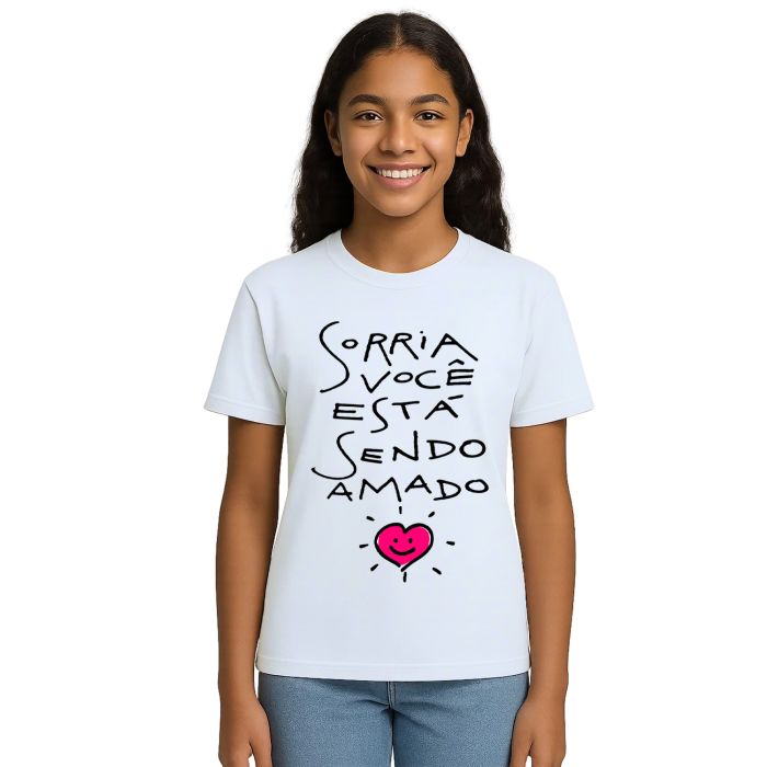 Camiseta Sorria Você Está Sendo Amado Personalizada