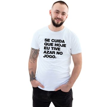 Camiseta Se Cuida Tive Azar no Jogo Estampa Personalizada
