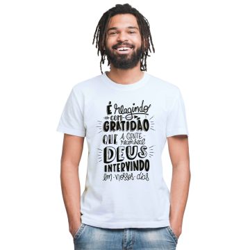 Camiseta Reagindo Gratidão Reconhece Deus Personalizada