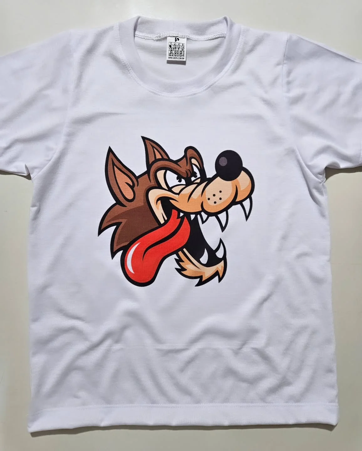 Camiseta personalizada com estampa de Lobo Mau