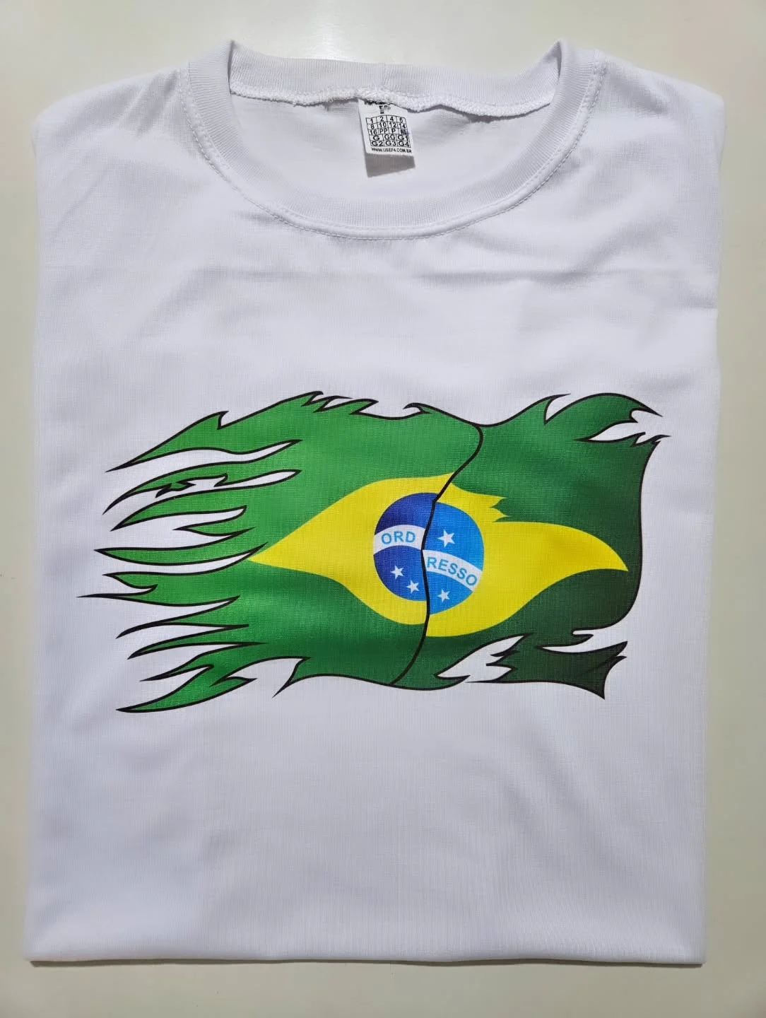 Camiseta personalizada com bandeira do Brasil